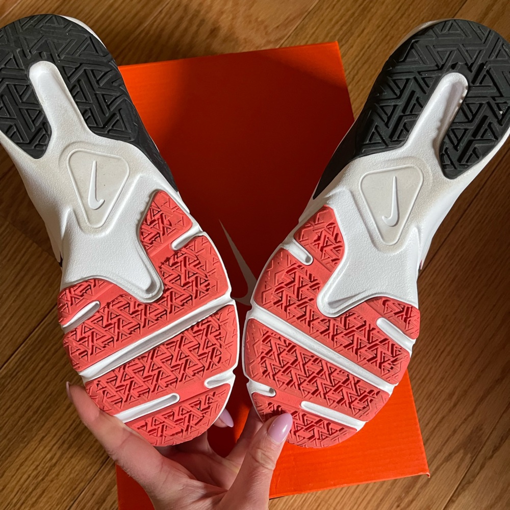 Nike Legend Essential 2 | 8.5 - Picture 7 of 8